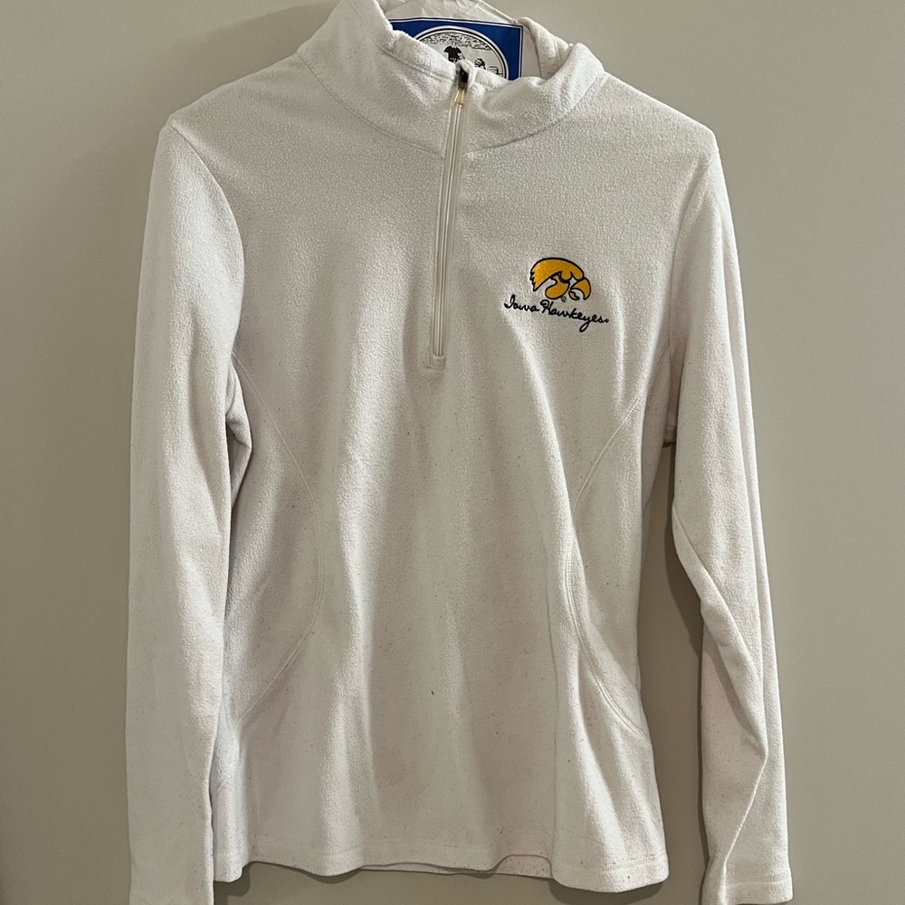 UNIVERSITY OF IOWA UNDER ARMOUR PULLOVER, SOME PILLING